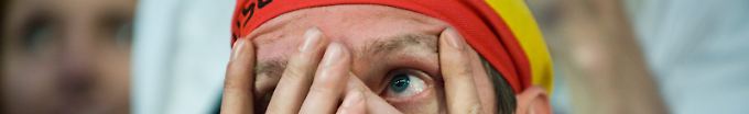 Was war das denn?: Deutschland-Fans am Boden