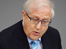 Wirtschaftsminister Brüderle ist wieder beim Lieblingsthema der FDP: Steuern senken.