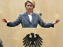 Von der Leyen will für Kinder Gutscheine verteilen.