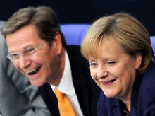 Schön, wenn's mal wieder was zu lachen gibt: Westerwelle und Merkel.