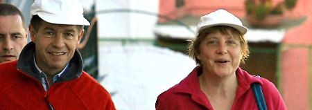 Bundeskanzlerin Angela Merkel und Ehemann Joachim Sauer während ihres Urlaubs auf Ischia im April 2006.