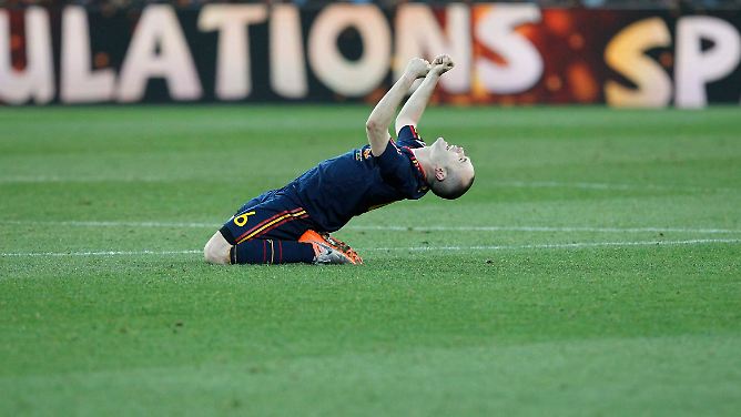 Spanien Weltmeister der Schmerzen: Iniesta bestraft brutale Holländer