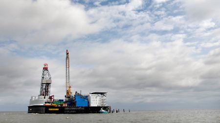 Experten warnen schon lange, dass die Ölbohrinseln das Ökosystem der Nordsee akut gefährden.