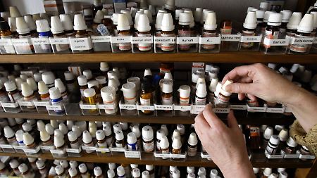 Wissenschaftlich nachweisbar ist die Wirkung der kleinen Kügelchen nicht. Viele Patienten schwören dennoch auf ihre Globuli.
