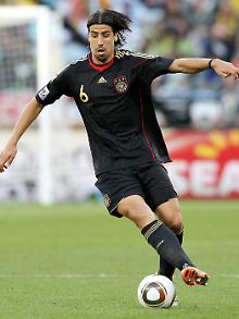 Bei Real würde Khedira im zentralen Mittelfeld an der Seite von Weltmeister Xabi Alonso agieren.