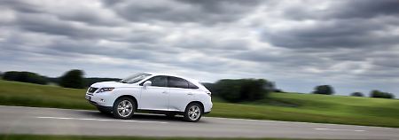 Schon traditionell mit Spritspar-Technik: Der Lexus RX wird bereits in der zweiten Generation als Hybrid angeboten.