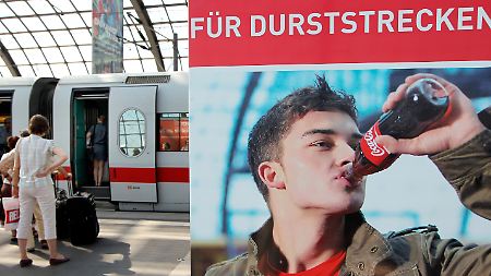 Durstige Reisende gehören derzeit zum gängigen Bild auf Bahnhöfen. 