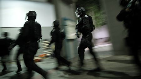 Polizisten im Großeinsatz.
