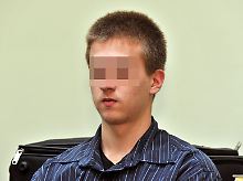 Markus S. soll das Opfer mit Füßen traktiert haben.