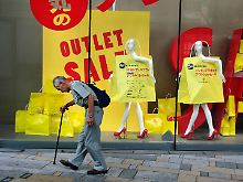 Angesichts der alternden Gesellschaft wachsen in Japan Sorgen, dass die Sparer ihr Geld abziehen, um damit den Ruhestand zu finanzieren.