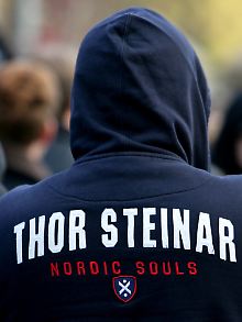 Teilnehmer eines Neonazi-Aufmarsches im brandenburgischen Seelow (im November 2006)