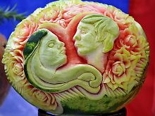 Melonen sind nicht nur lecker, kunstvoll verziert sind sie auch eine schöne Tischdekoration.