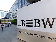 Eine naive und zugleich tiefschürfende Frage lautet: Wieso investiert eine Landesbank eigentlich in südeuropäische Staatsanleihen?