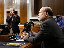 Halbjährlicher Routinetermin: Ben Bernanke hält die Hand am Holster.