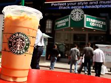 Auch am Times Square in New York ist Starbucks zu finden.