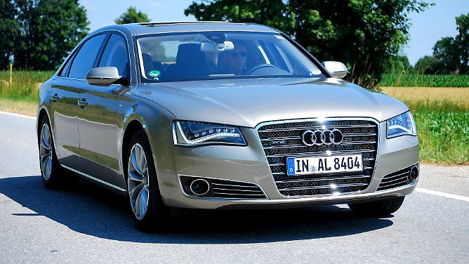 Audi A8 lang W12: Lang, lang mit Zwölfen