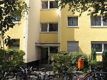 Der Eingang des Hauses in Bad Honnef, in dem das Mädchen bewusstlos gefunden wurde.