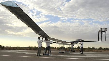 Erfolgreicher Rekordflug: Solarflugzeug wieder gelandet