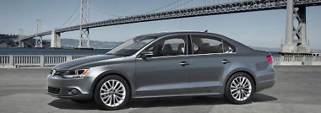 Weich fließende und harmonische Karosserie: der neue VW Jetta.