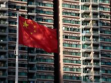 Die USA kritisieren China schon seit geraumer Zeit dafür, dass der Yuan künstlich niedrig gehalten werde, um chinesische Exporte zu fördern.
