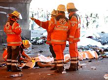 Rettungssanitäter am Unglücksort.