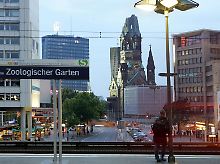 Die Kirche gehört seit Jahr und Tag zum Bild des Bahnhofs "Zoologischer Garten".