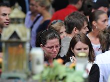 Viele Menschen trauern. Doch es werden auch Kritik und Wut laut.