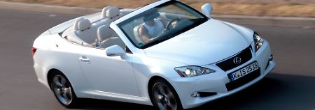 Der kultivierte und laufruhige Sechzylinder macht das Lexus-Cabrio zu einem sanften Gleiter.