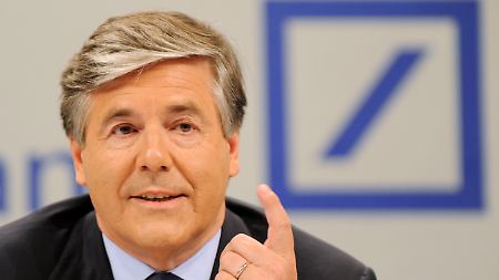 Deutsche-Bank-Chef Josef Ackermann setzt darauf, dass es weiter nach oben geht. 