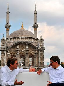 Im Hintergrund die Ortaköy-Moschee aus dem 19. Jahrhundert.