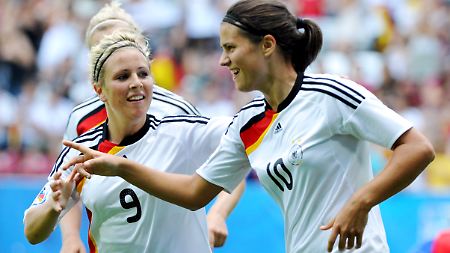 Auf ein Neues:  Svenja Huth und Dzsenifer Marozsan treffen mit der deutschen U-20-Auswahl auf Südkorea.