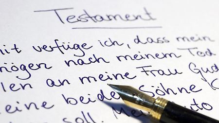 Auch im Computerzeitalter muss ein Testament immer handschriftlich angefertigt werden.