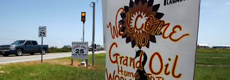 Bitterer Zynismus: Ein handgemaltes Schild in Grand Isle, Louisiana. 
