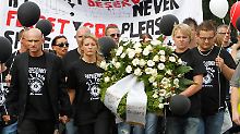 Hunderte zogen nach dem Gottesdienst durch die Duisburger Innenstadt.