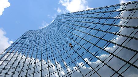Das Investment in Bürogebäude ist bei Immobilienfonds beliebt - doch so schnell lassen diese sich nicht wieder zu einem guten Preis abstoßen.