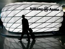 "Allianz Arena" am Münchener Flughafen: Das Original ist bedeutend größer.