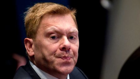 Kein leichtes Amt: Bürgermeister und Komiker. Gnarr während der Vereidigung im Juni.
