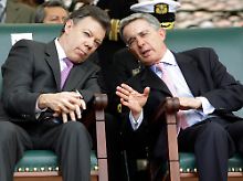Alvaro Uribe mit seinem Nachfolger Juan Manuel Santos (l).