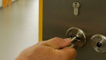 "Nur fallbezogen erfolgreich": FDP streitet um Fußfesseln