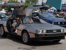 Stilvoll und rostfrei in die Zukunft: Dr. Emmett L. Brown alias Christopher Lloyd baute aus einem De Lorean DMC-12 eine Zeitmaschine.