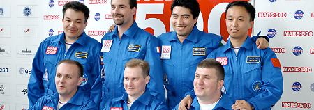 Die sechs Crewmitglieder der Mission "Mars500" und ein russisches Ersatzmitglied.