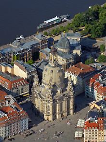 Die Dresdner Frauenkirche und der Neumarkt aus der Luft.