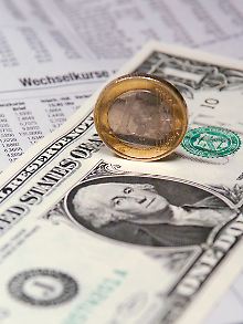 Der Euro nähert sich der 1,34-Dollar-Marke. Die US-Währung wertet auch gegenüber anderen Währungen ab. 