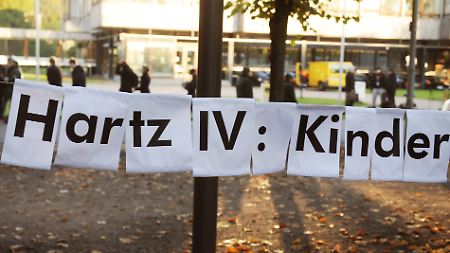 Von der Leyen muss einstecken: Kritik an der Chipkarte