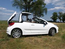 In 25 Sekunden verwandelt sich der 207 CC vom Coupé zum Cabriolet.
