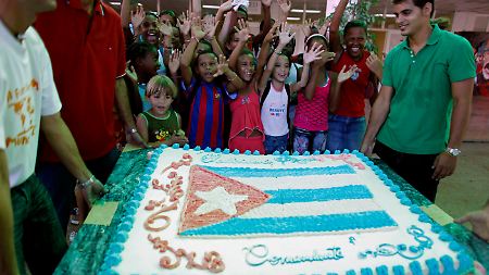 Kuchen für Castro: Pioniere in Havanna feiern