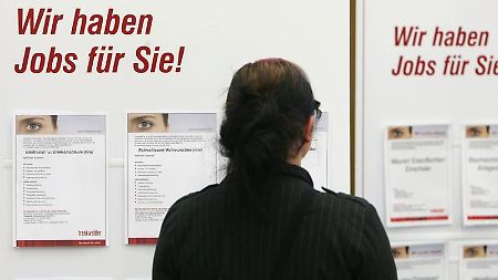 Jobsuche auf einer Zeitarbeitsmesse: Wer als Leiharbeiter in einer Firma beginnt, sollte sich gut verkaufen. Das kann die Chancen auf eine Übernahme erhöhen.