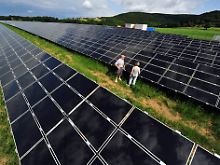 Die Solarbranche leidet unter der Billig-Konkurrenz aus China - und unter der Politik der Bundesregierung.