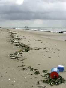 Plastikmüll gibt es auch am Strand der Vogelschutzinsel  Memmert. 