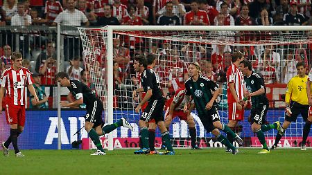 Ausgleich: Edin Dzeko köpft nach einer Ecke unbedrängt ein.
